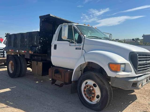 Image of Ford F-650 equipment image 2