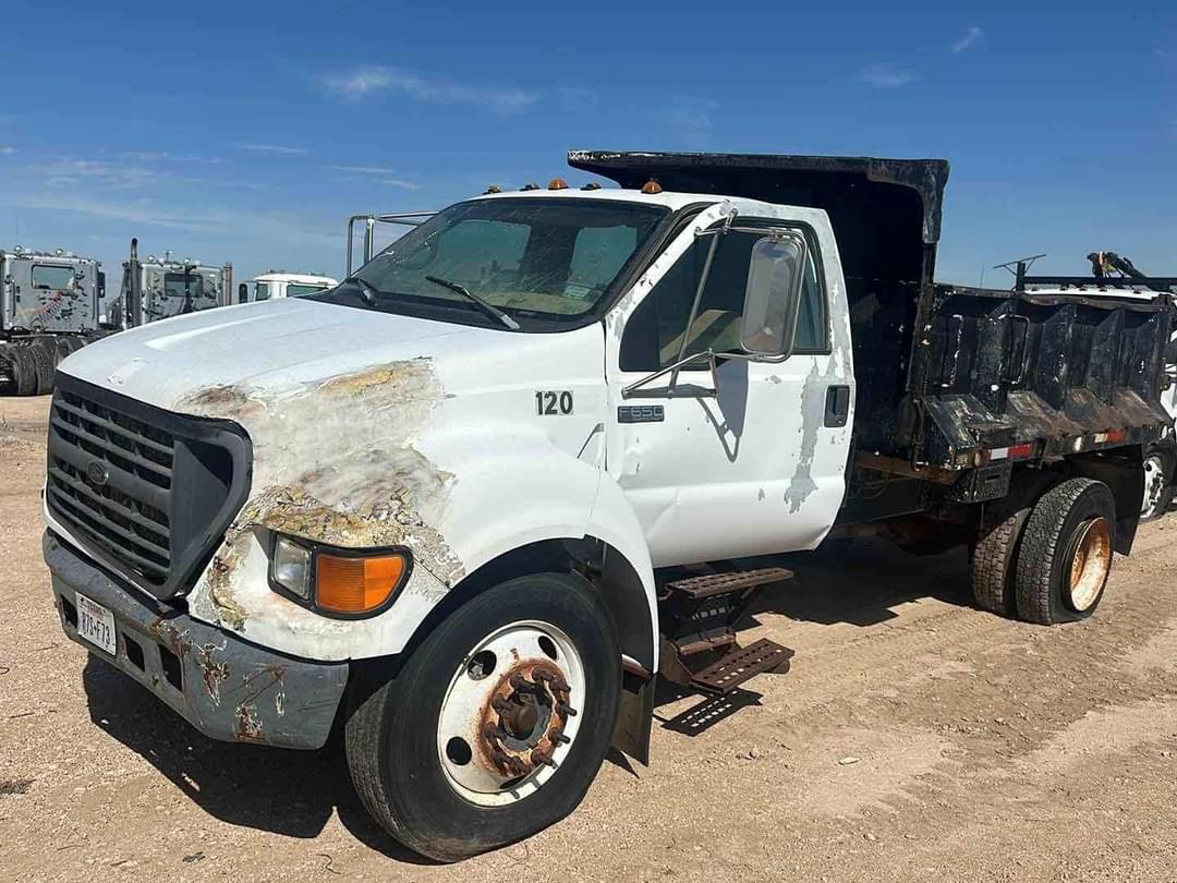 Image of Ford F-650 Primary image