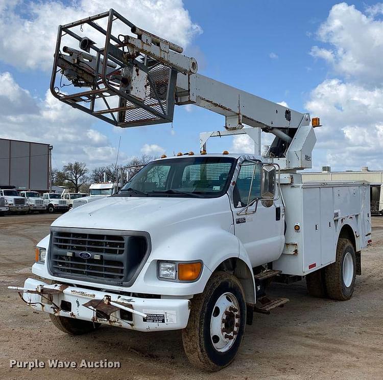 2000 Ford F-650 Equipment Image0