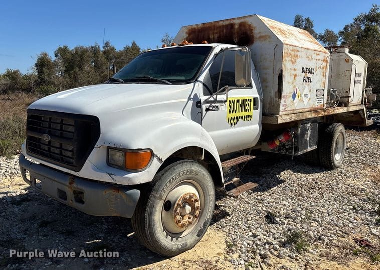 2000 Ford F-650 Equipment Image0