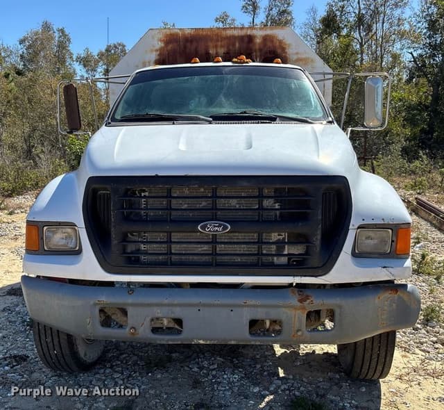 Image of Ford F-650 equipment image 1