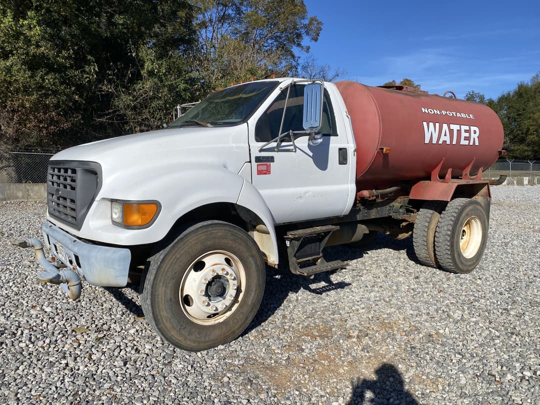 Image of Ford F-650 Primary image