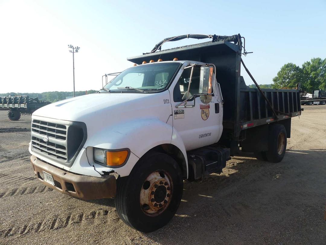 Image of Ford F-650 Primary image