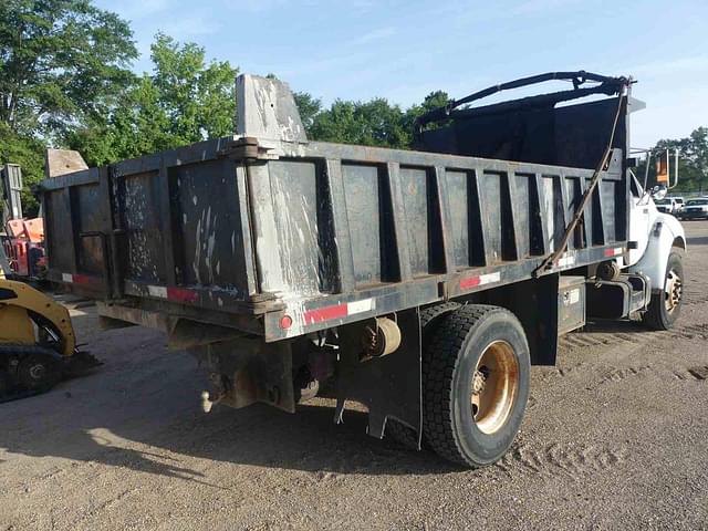 Image of Ford F-650 equipment image 2