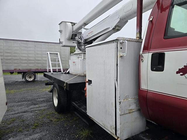 Image of Ford F-750 equipment image 4