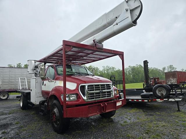 Image of Ford F-750 equipment image 2