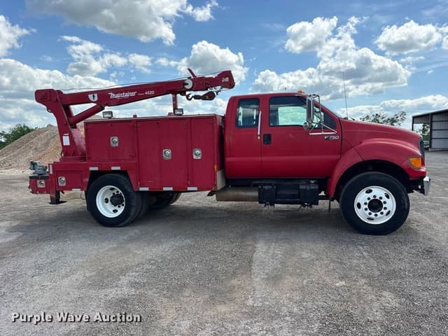 Image of Ford F-750 equipment image 3