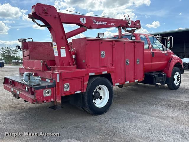 Image of Ford F-750 equipment image 4