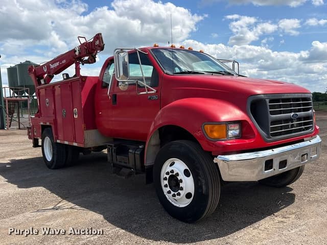 Image of Ford F-750 equipment image 2