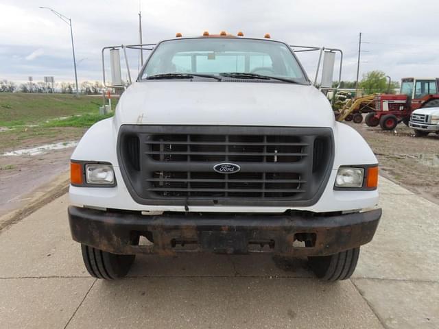 Image of Ford F-750 equipment image 2