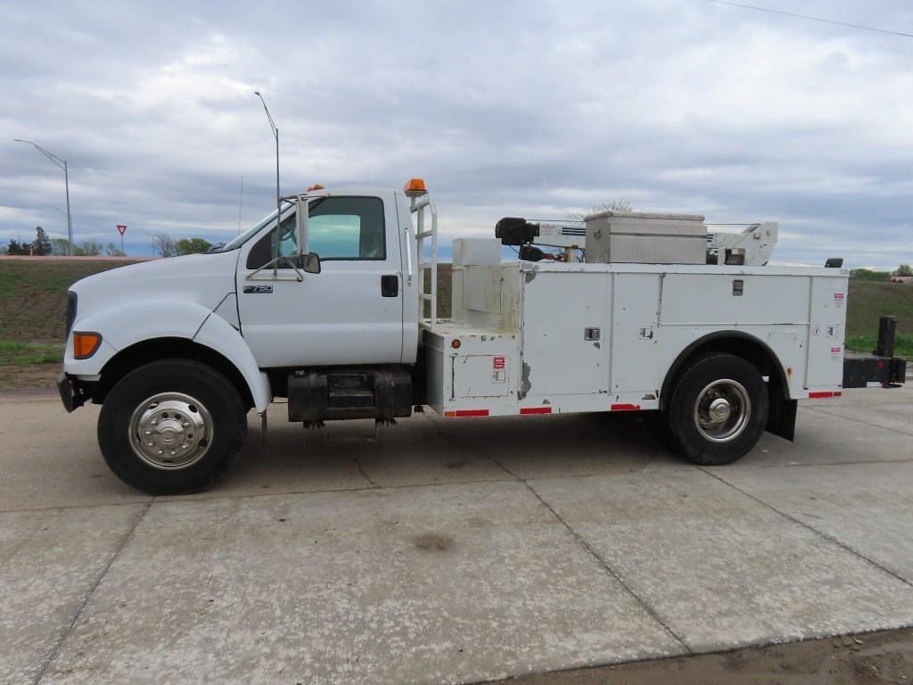 Image of Ford F-750 Primary image