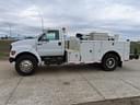 2000 Ford F-750 Image