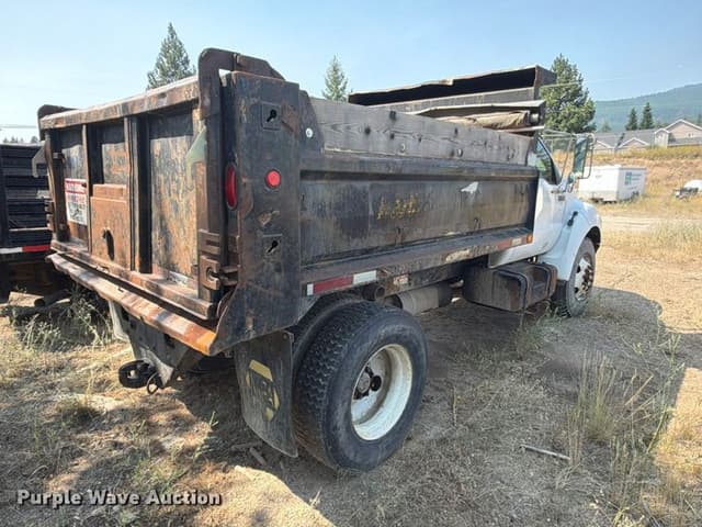 Image of Ford F-750 equipment image 4