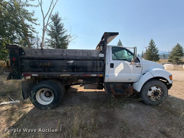 Image of Ford F-750 equipment image 3