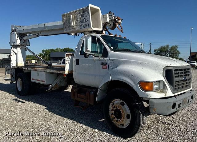 Image of Ford F-750 equipment image 2