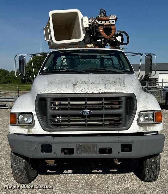 Image of Ford F-750 equipment image 1