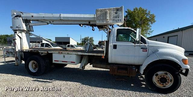 Image of Ford F-750 equipment image 3