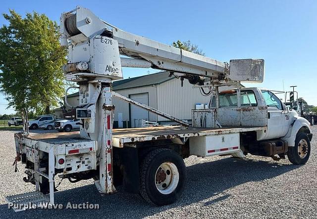 Image of Ford F-750 equipment image 4