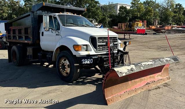 Image of Ford F-750 equipment image 2