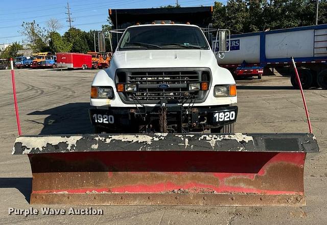 Image of Ford F-750 equipment image 1