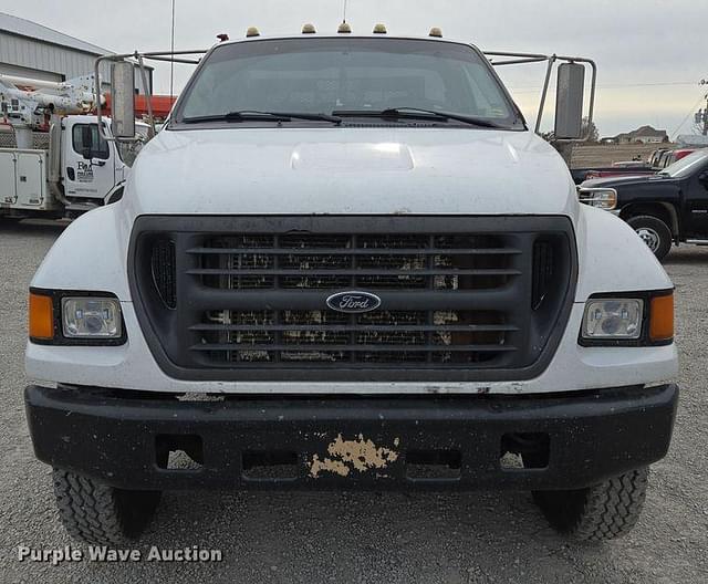 Image of Ford F-750 equipment image 1