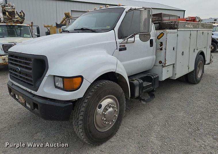 Image of Ford F-750 Primary image