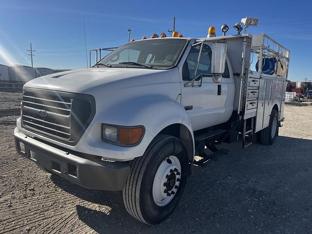 Image of Ford F-750 equipment image 2