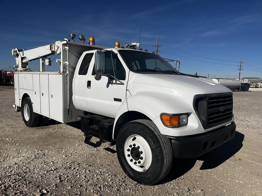 Image of Ford F-750 Primary image