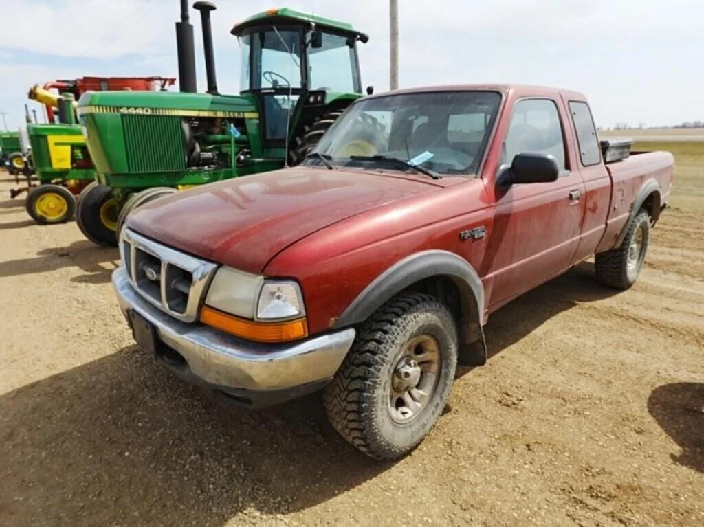 2000 Ford Ranger XLT Equipment Image0