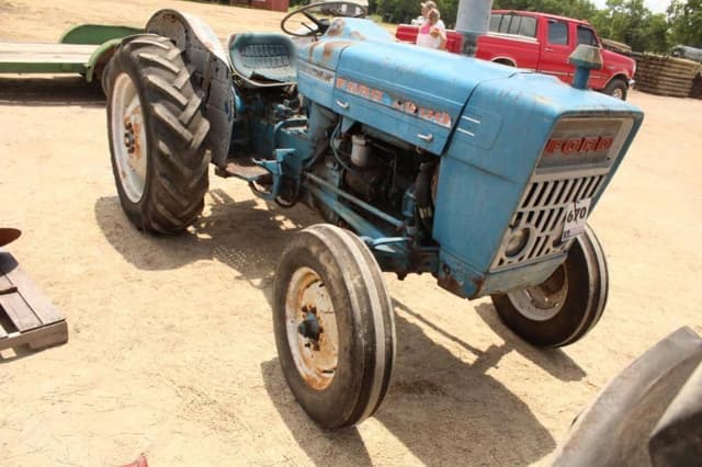 Image of Ford 2000 equipment image 4