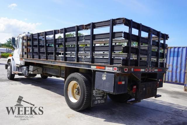 Image of Freightliner FL70 equipment image 2