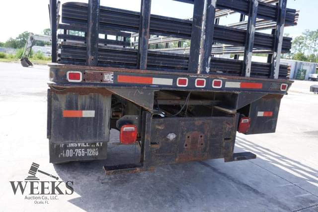 Image of Freightliner FL70 equipment image 4