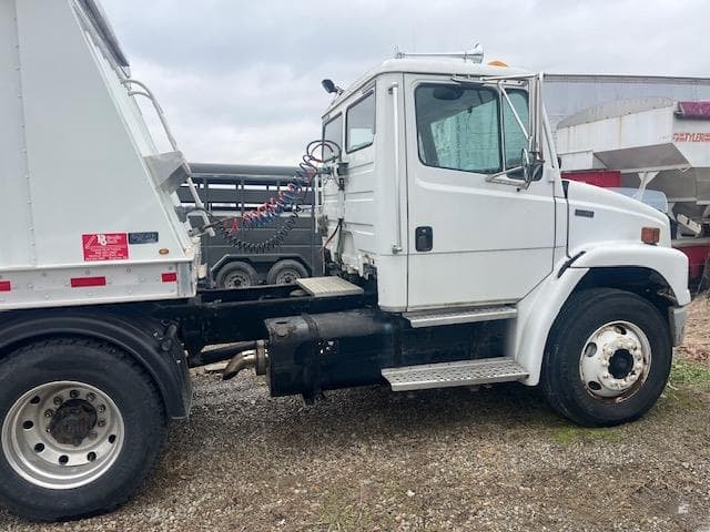 Image of Freightliner FL70 equipment image 1