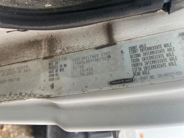 Image of Freightliner FL70 equipment image 4