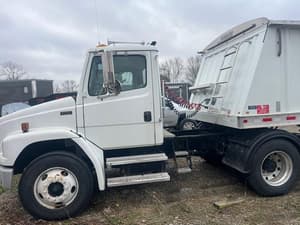 2000 Freightliner FL70 Image