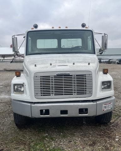 Image of Freightliner FL70 equipment image 2