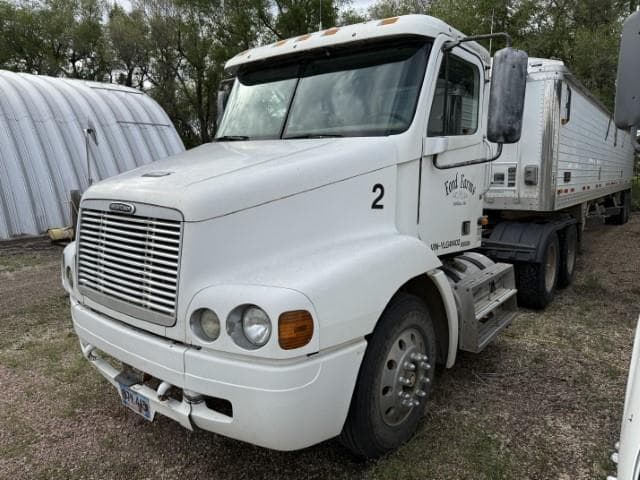 Image of Freightliner Century 112 equipment image 1