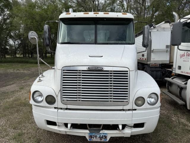 Image of Freightliner Century 112 equipment image 2