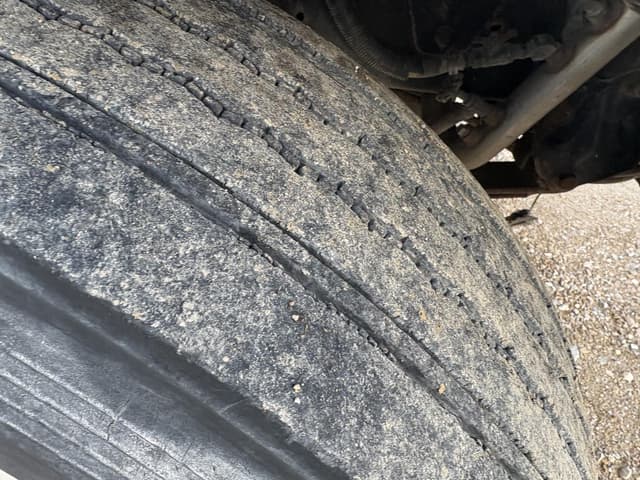 Image of Freightliner Century 120 equipment image 2