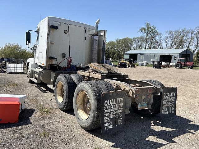 Image of Freightliner Century 120 equipment image 2