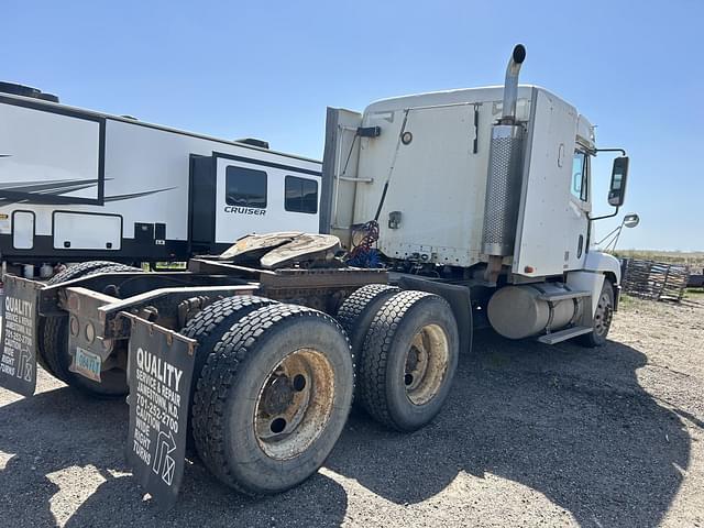 Image of Freightliner Century 120 equipment image 4