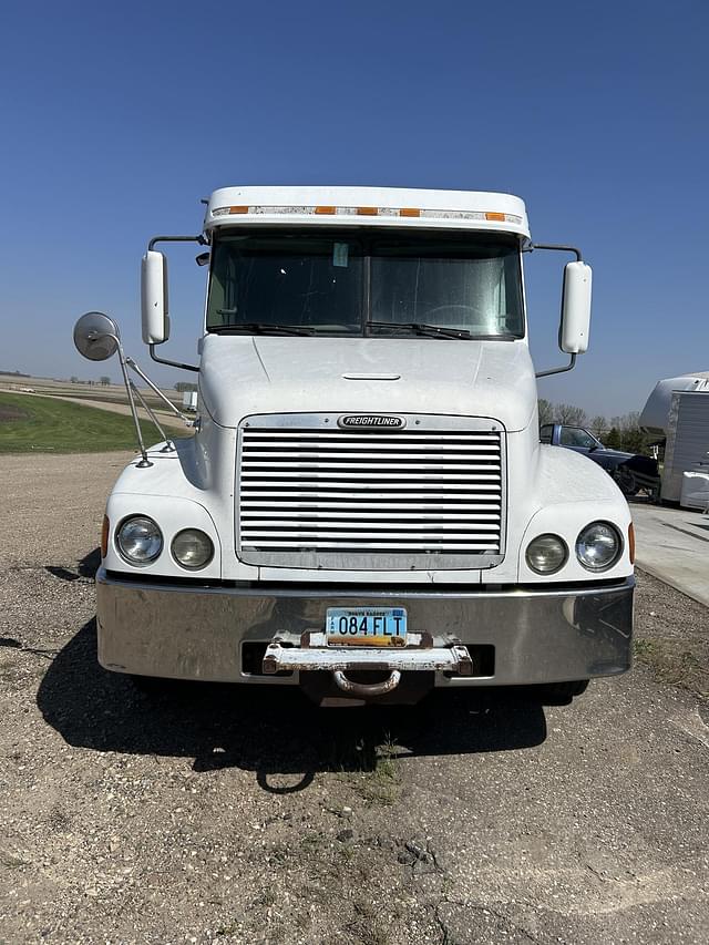 Image of Freightliner Century 120 equipment image 1