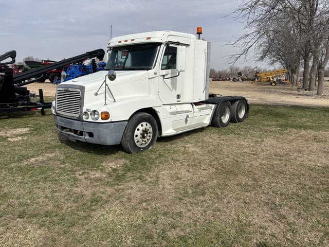 Image of Freightliner Century 120 equipment image 1