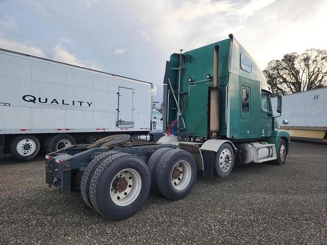 Image of Freightliner Century equipment image 3