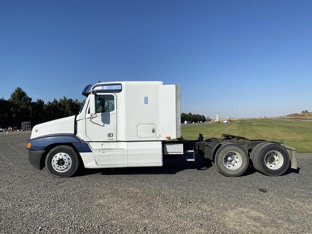 Image of Freightliner Century 120 equipment image 1