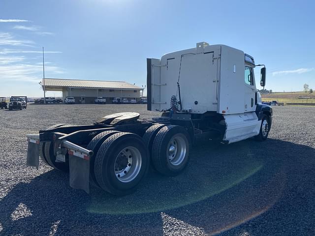 Image of Freightliner Century 120 equipment image 4