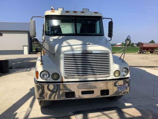 Image of Freightliner Century Class equipment image 2