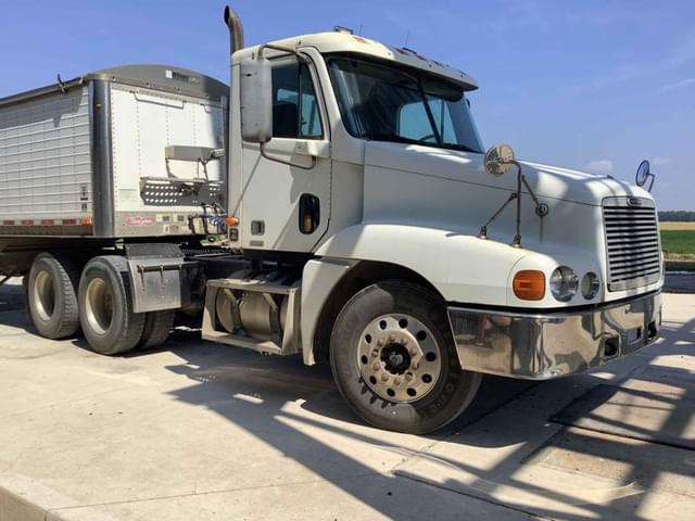 Image of Freightliner Century Class equipment image 1