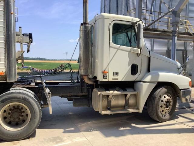 Image of Freightliner Century Class equipment image 3