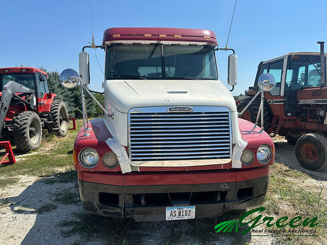 Image of Freightliner Century Class equipment image 1